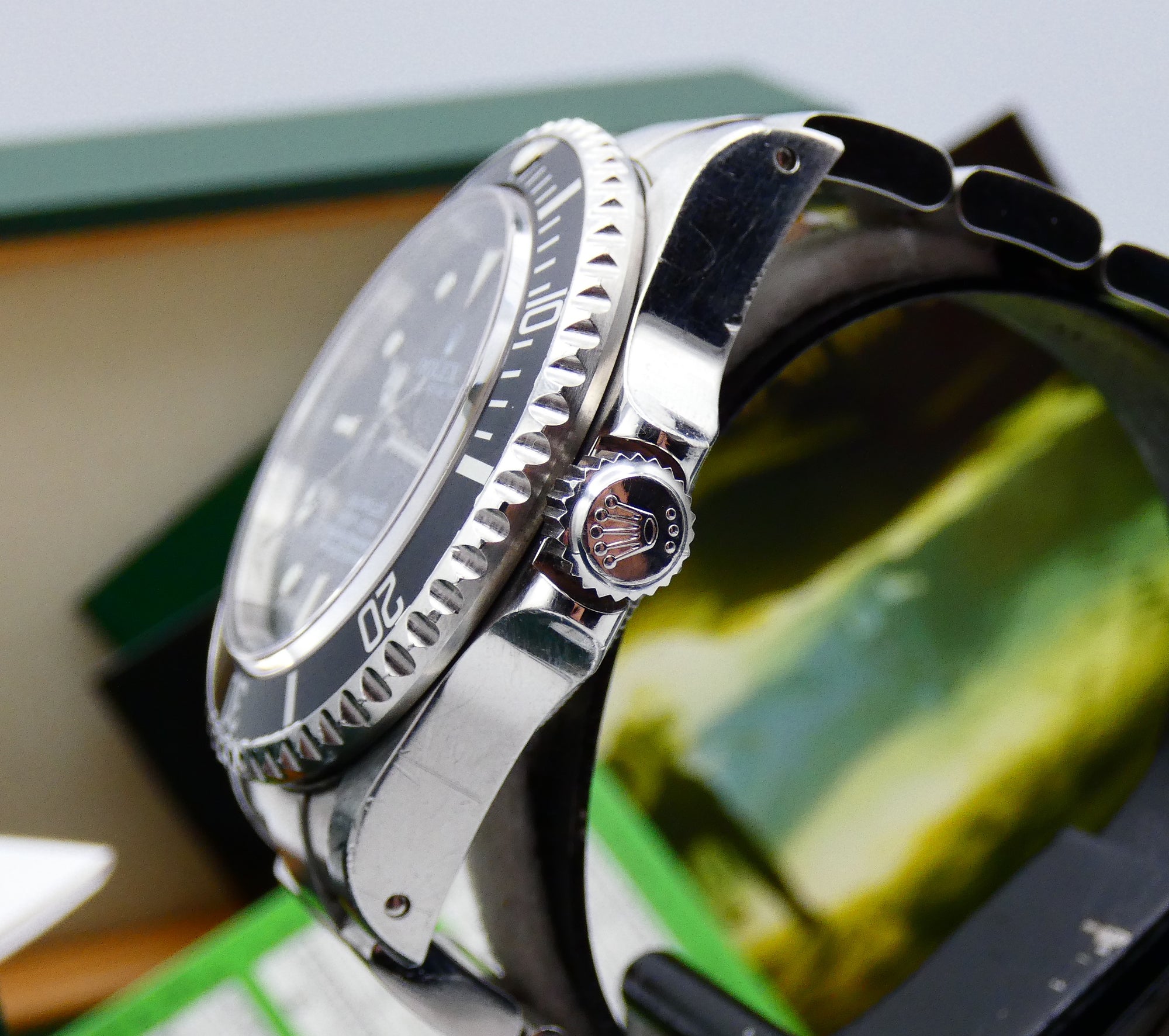 SOLD  Rolex Sea-Dweller 4000 16600