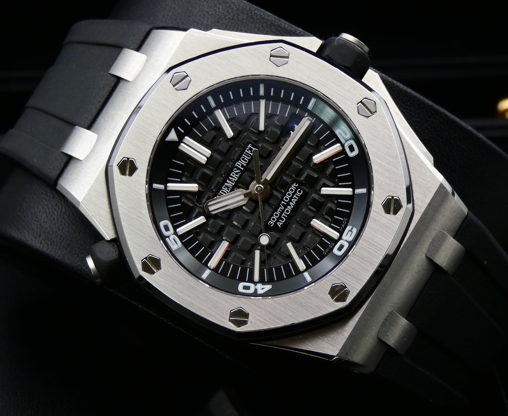 SOLD Audemars Piguet Royal Oak Offshore Diver 2014 15703ST