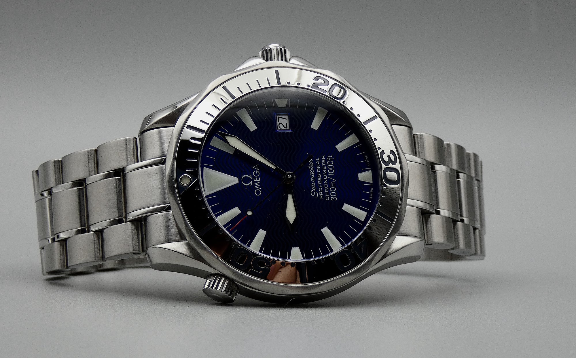 SOLD 2255.80.00 Omega Seamaster 300M full set MINT / electric blue