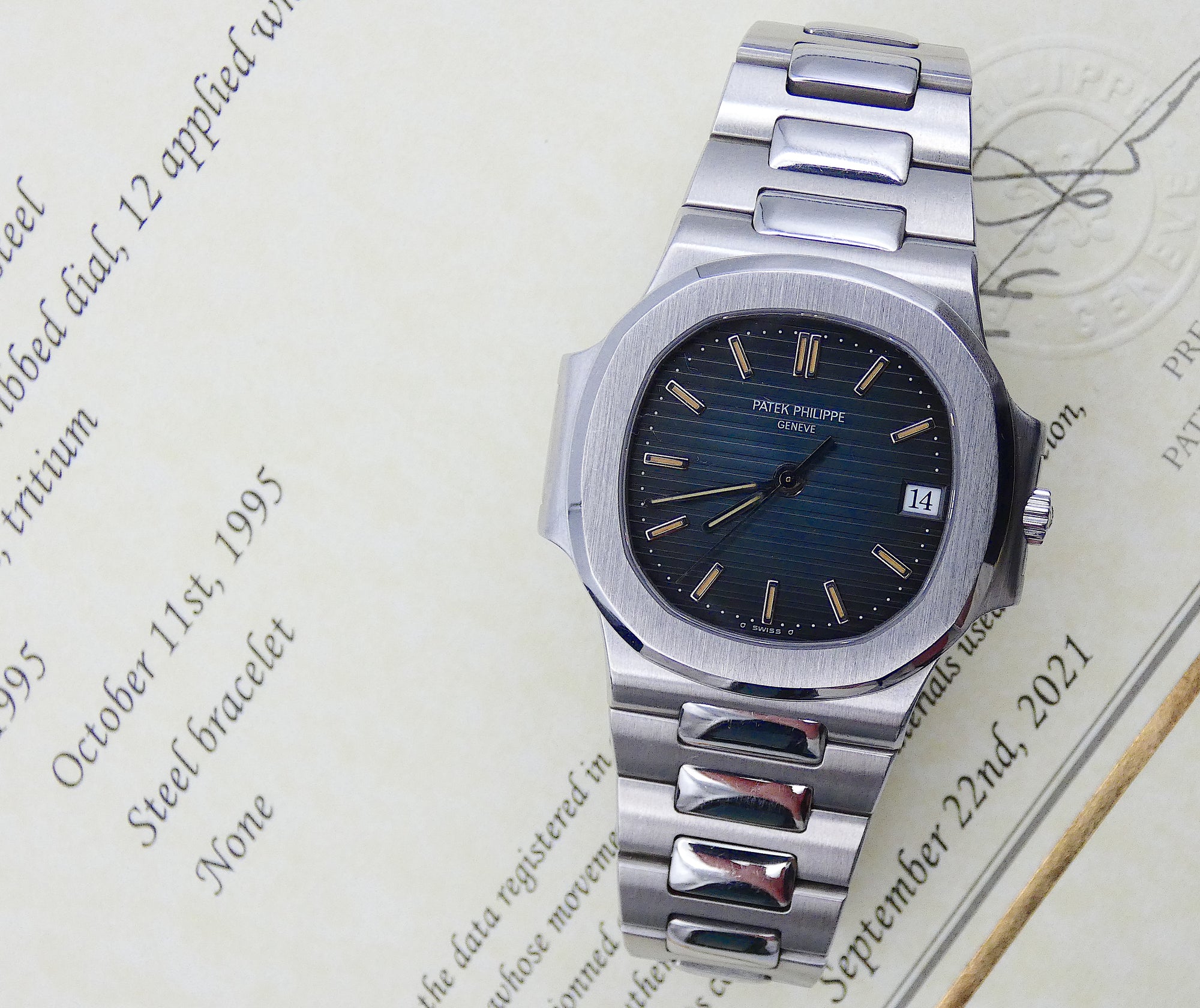 SOLD Patek Philippe Nautilus 3800 / Amazing patina and dial / serviced / unpolished / collectors set